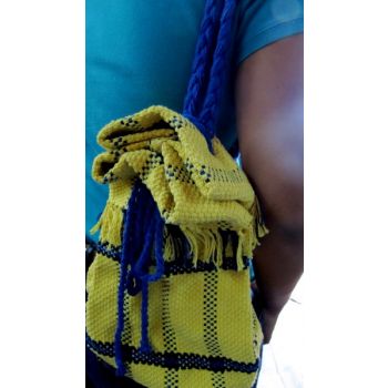 Detalle Mochila verde y naranjatejido en Tintorero. Augusta Corso