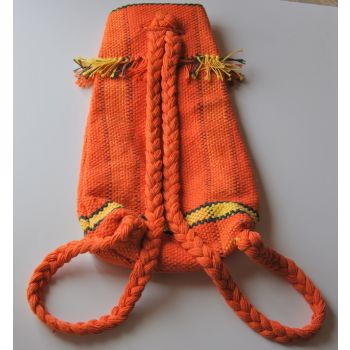 Detalle Mochila verde y naranjatejido en Tintorero. Augusta Corso